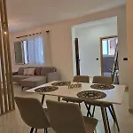 Klara's * Vlorë