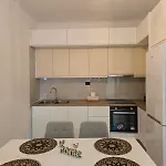Klara's * Vlorë